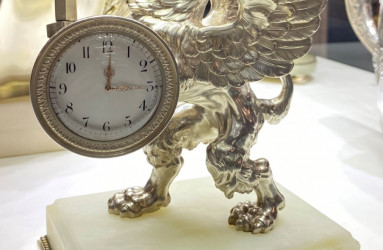 Часы в экспозиции Музея Фаберже