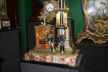 Часы "Паровой молот" из собрания Политехнического музея