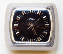 Камертонные часы НИИ с кварцевым резонатором, 1970-е гг.
