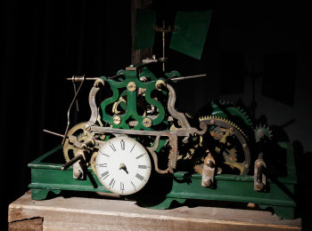 Механизм башенных часов в экспозиции Музея
